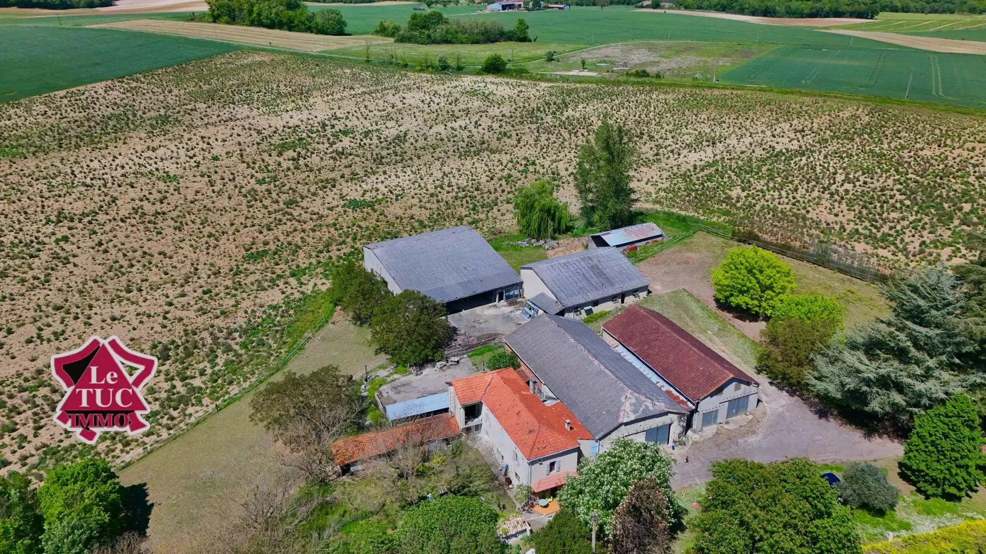 Grande ferme familiale avec dépendances, idéalement située à Brassac en Tarn-et-Garonne 