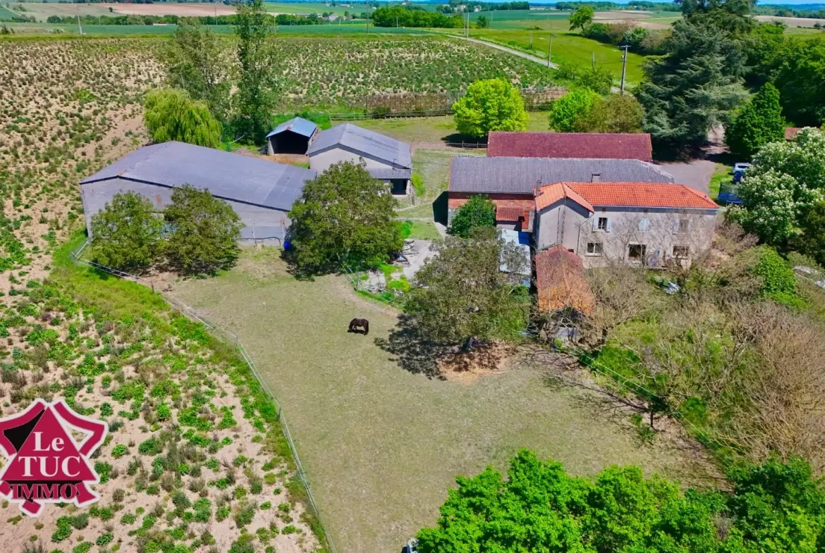 Grande ferme familiale avec dépendances, idéalement située à Brassac en Tarn-et-Garonne 