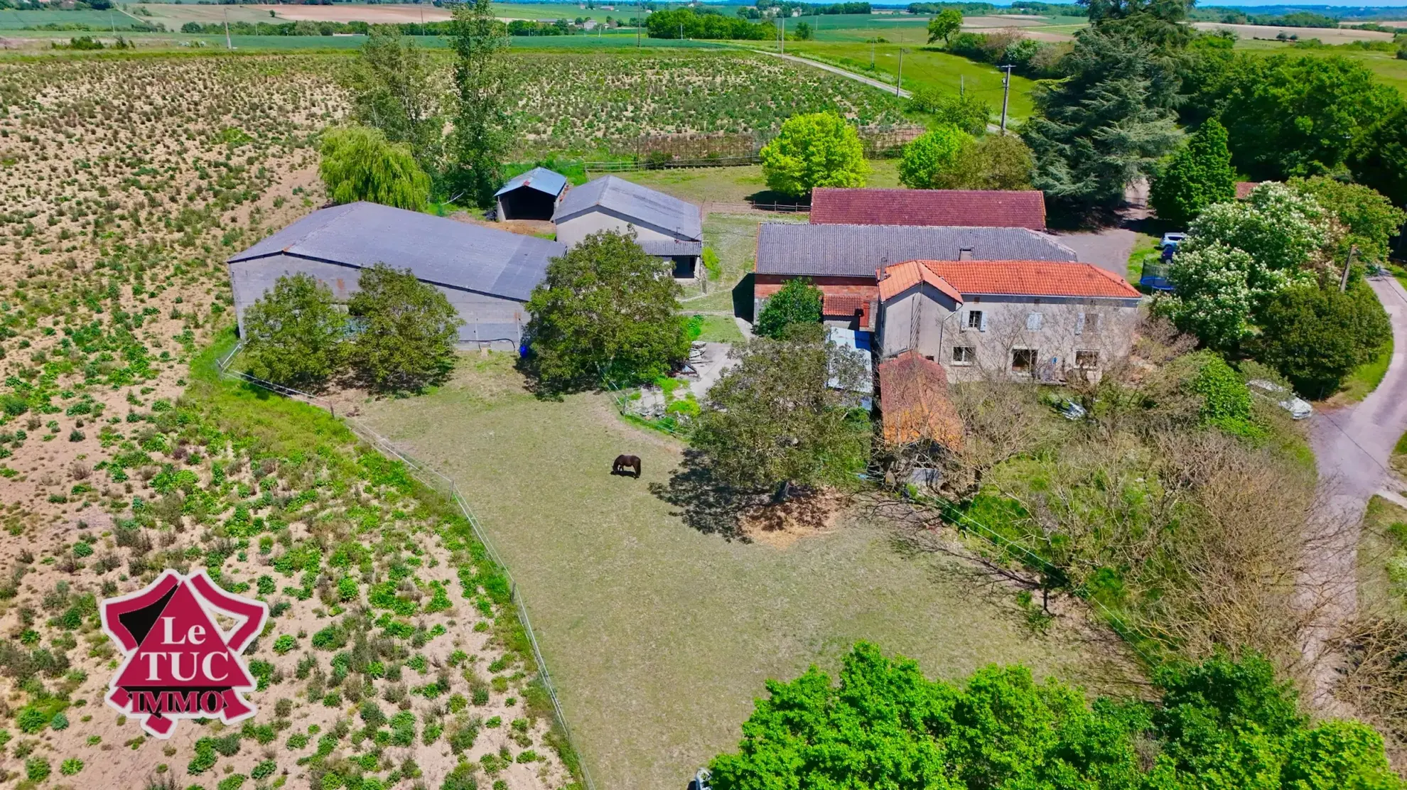 Grande ferme familiale avec dépendances, idéalement située à Brassac en Tarn-et-Garonne 