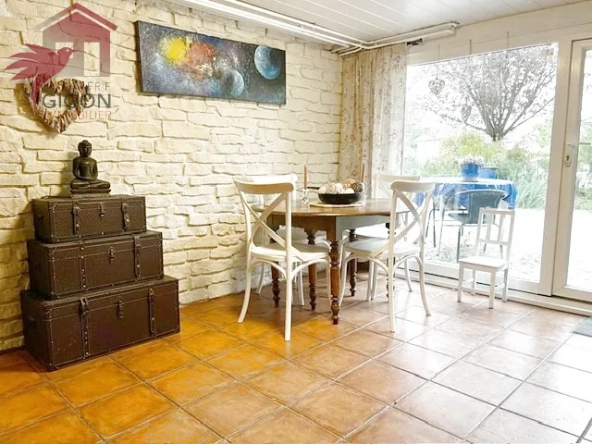 Maison lumineuse avec jardin, mezzanine et nombreuses pièces à Bavans