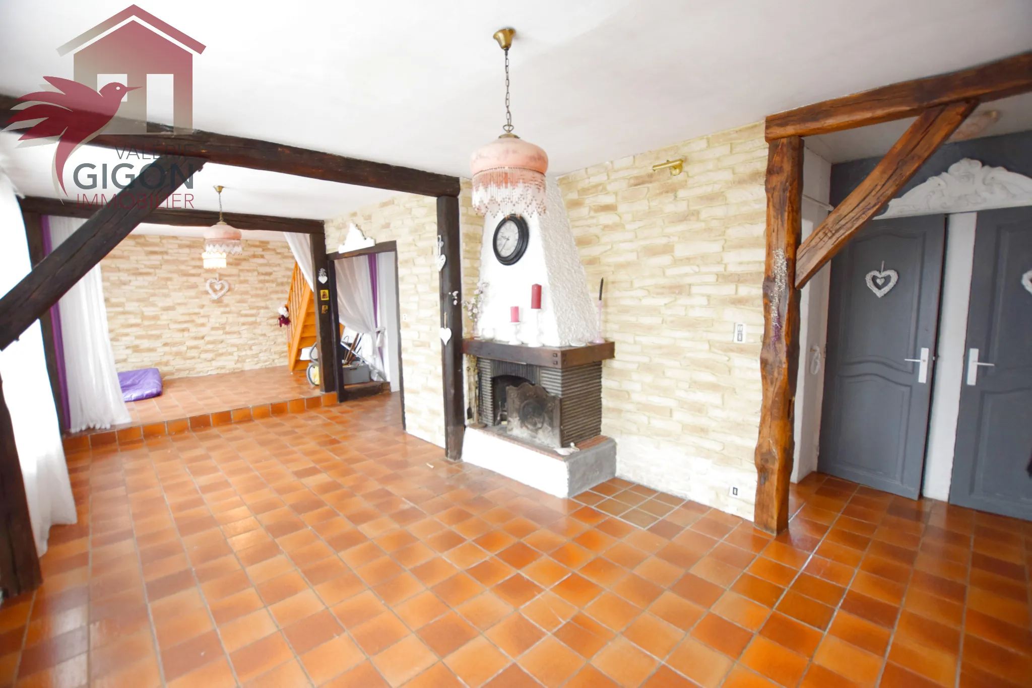 Maison lumineuse avec jardin, mezzanine et nombreuses pièces à Bavans 