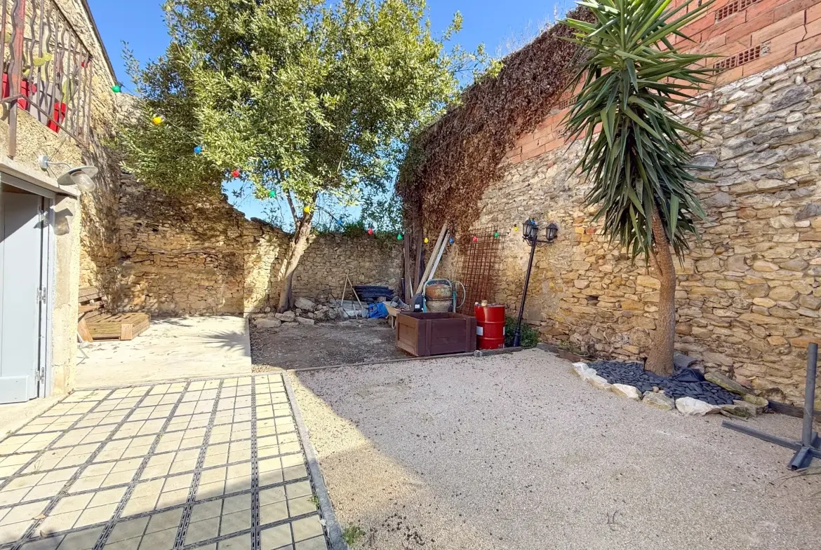 Charmante maison de village avec garage et jardin à Caderousse 