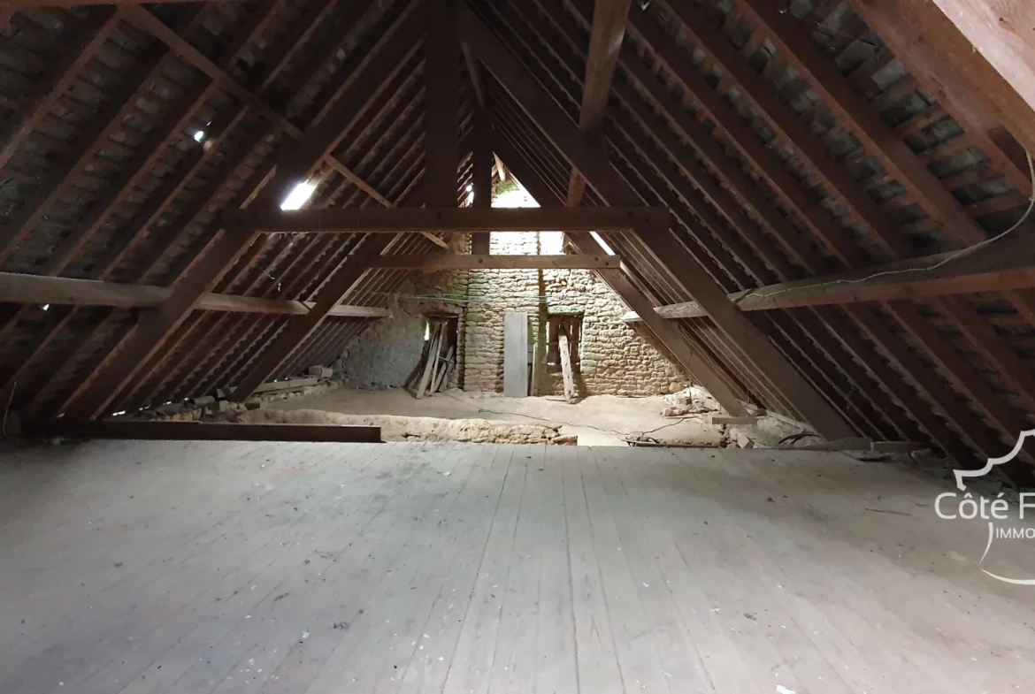Grande maison en pierre du XIIIe siècle à rénover avec potentiel à Clitourps (50330) 