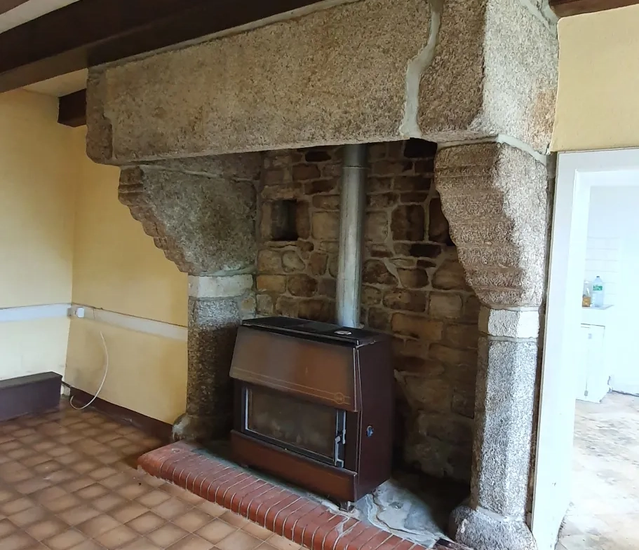 Grande maison en pierre du XIIIe siècle à rénover avec potentiel à Clitourps (50330) 