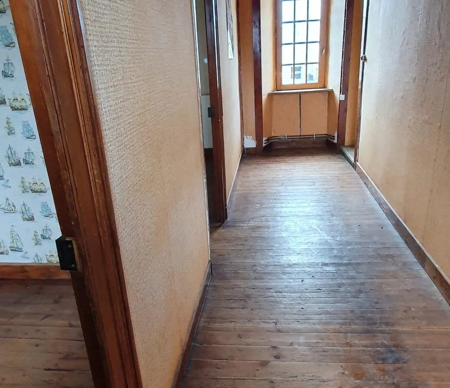 Grande maison en pierre du XIIIe siècle à rénover avec potentiel à Clitourps (50330) 