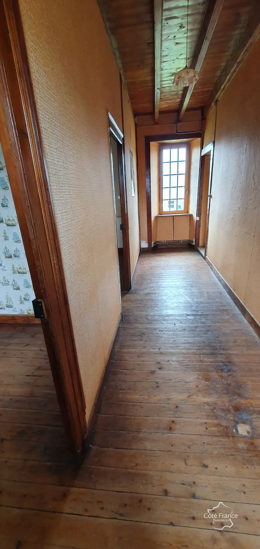 Grande maison en pierre du XIIIe siècle à rénover avec potentiel à Clitourps (50330) 