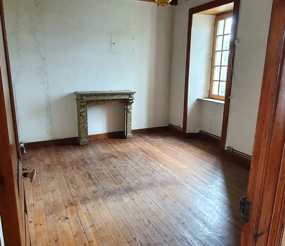 Grande maison en pierre du XIIIe siècle à rénover avec potentiel à Clitourps (50330) 