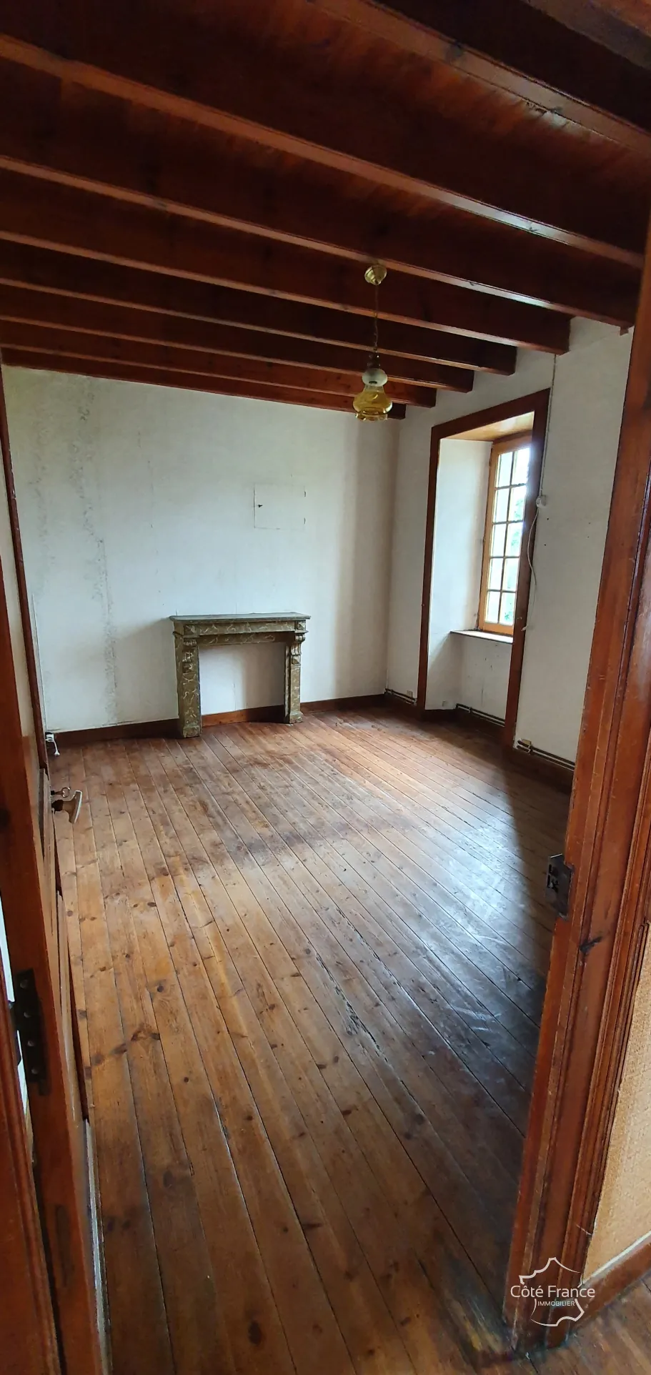 Grande maison en pierre du XIIIe siècle à rénover avec potentiel à Clitourps (50330) 