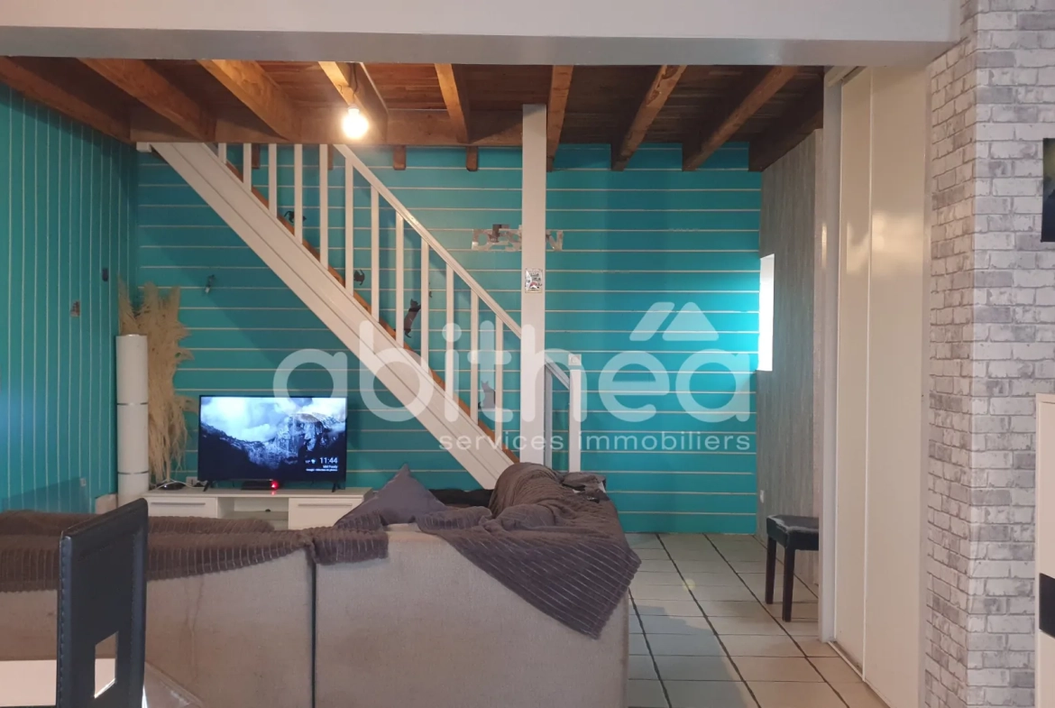 Maison familiale sans travaux à Roumazieres-Loubert avec 4 chambres, jardin et terrasse 