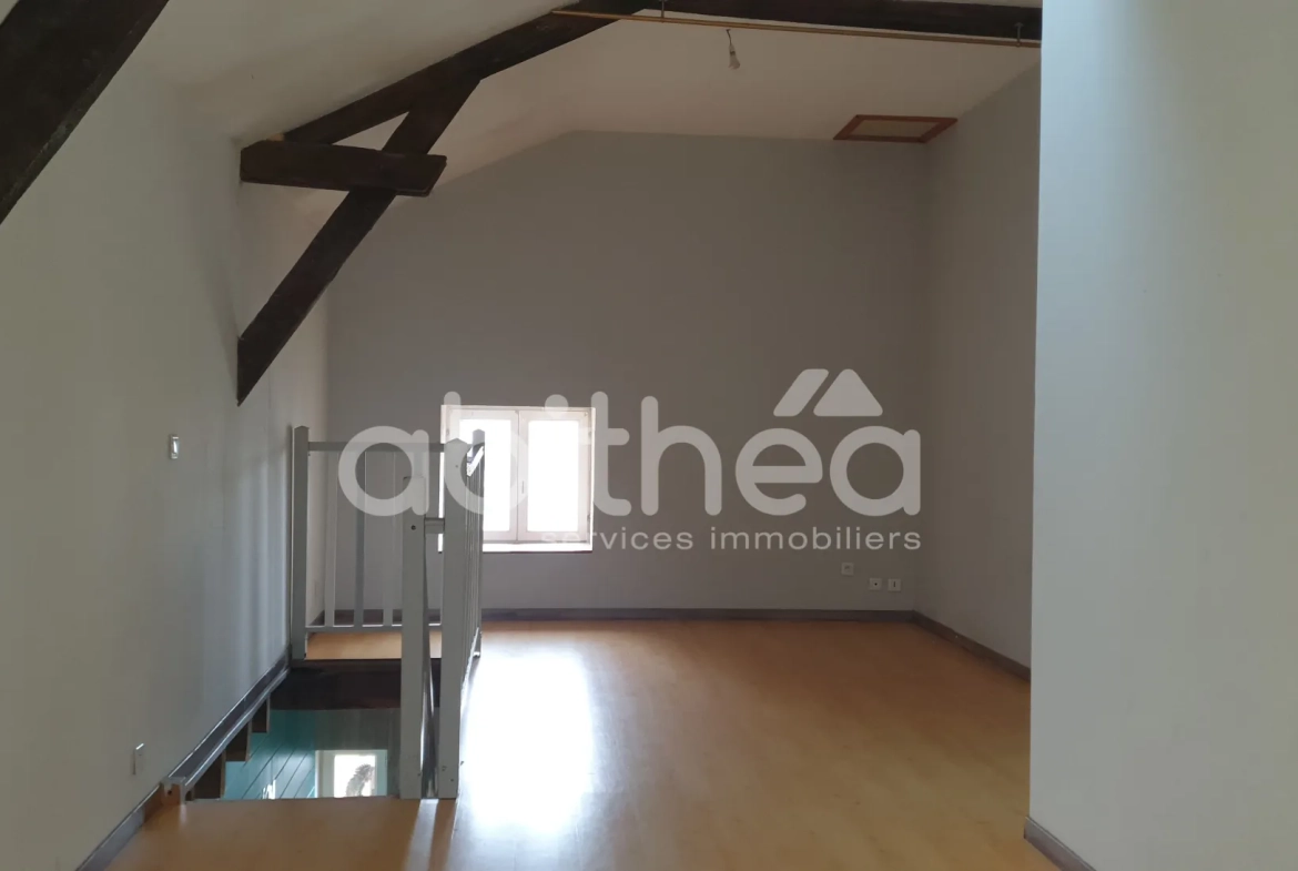 Maison familiale sans travaux à Roumazieres-Loubert avec 4 chambres, jardin et terrasse 