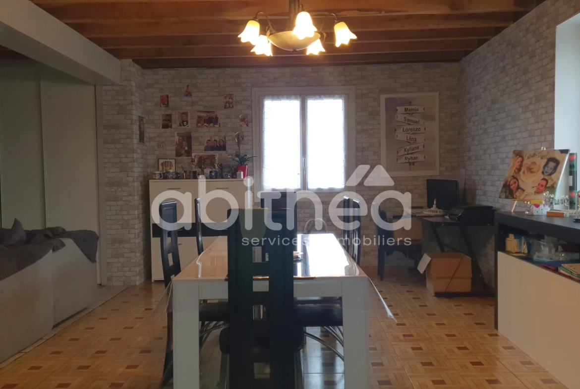 Maison familiale sans travaux à Roumazieres-Loubert avec 4 chambres, jardin et terrasse 