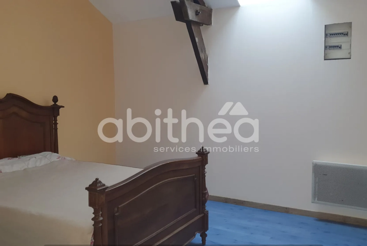 Maison familiale sans travaux à Roumazieres-Loubert avec 4 chambres, jardin et terrasse 