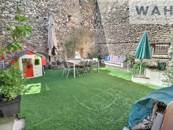 Vente maison de village de 140 m² avec studio, cour et garage à Cabrières