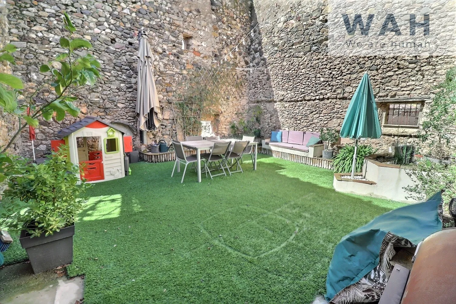 Vente maison de village de 140 m² avec studio, cour et garage à Cabrières 