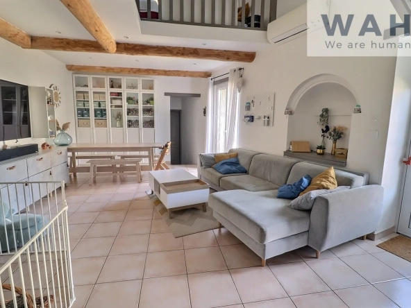 Maison de village avec studio indépendant, cour et garage à Cabrières - 140 m²