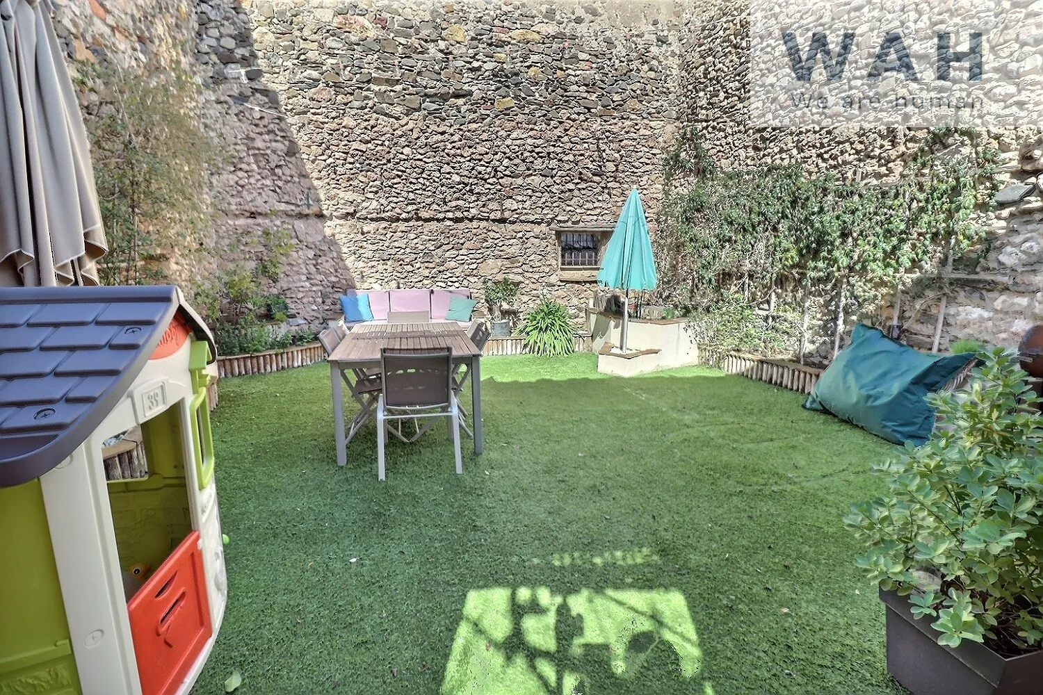Vente maison de village de 140 m² avec studio, cour et garage à Cabrières 