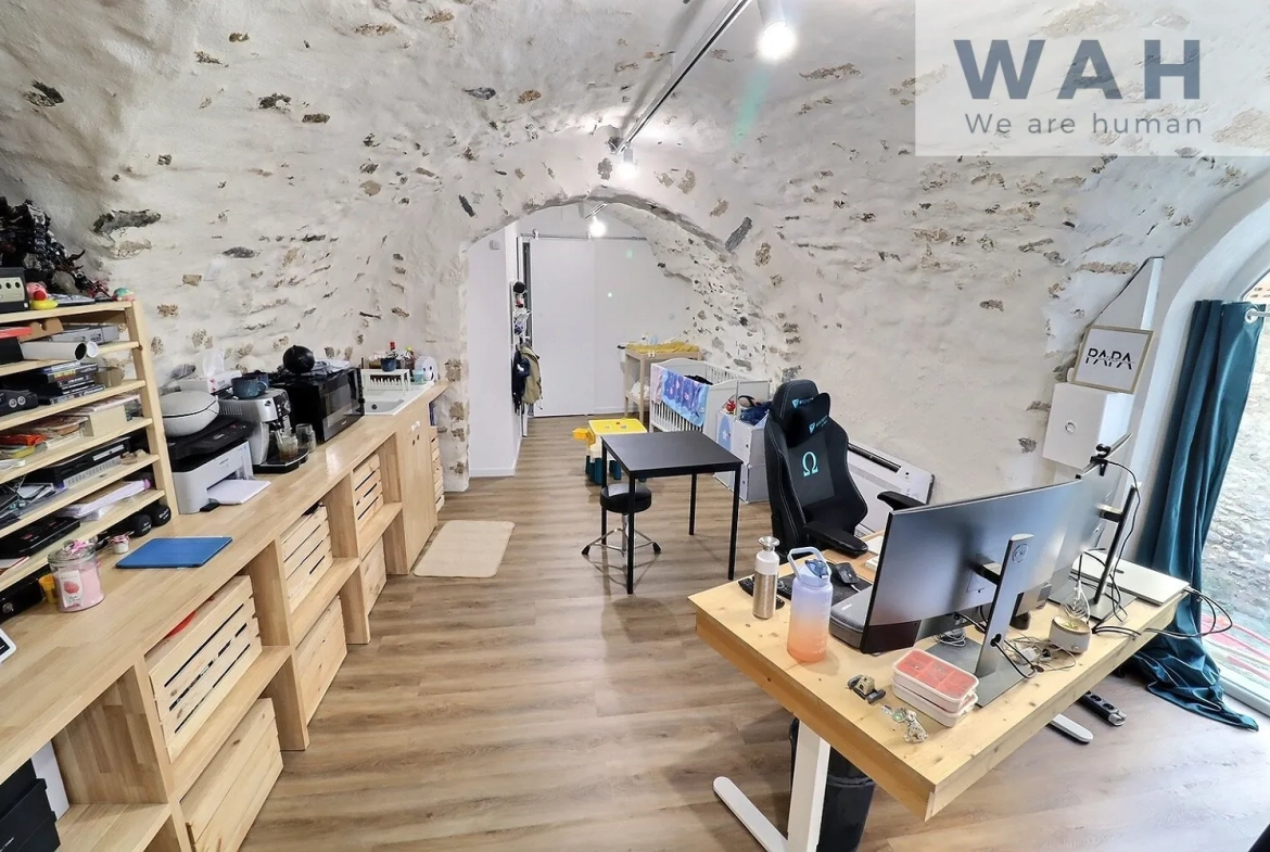 Vente maison de village de 140 m² avec studio, cour et garage à Cabrières 