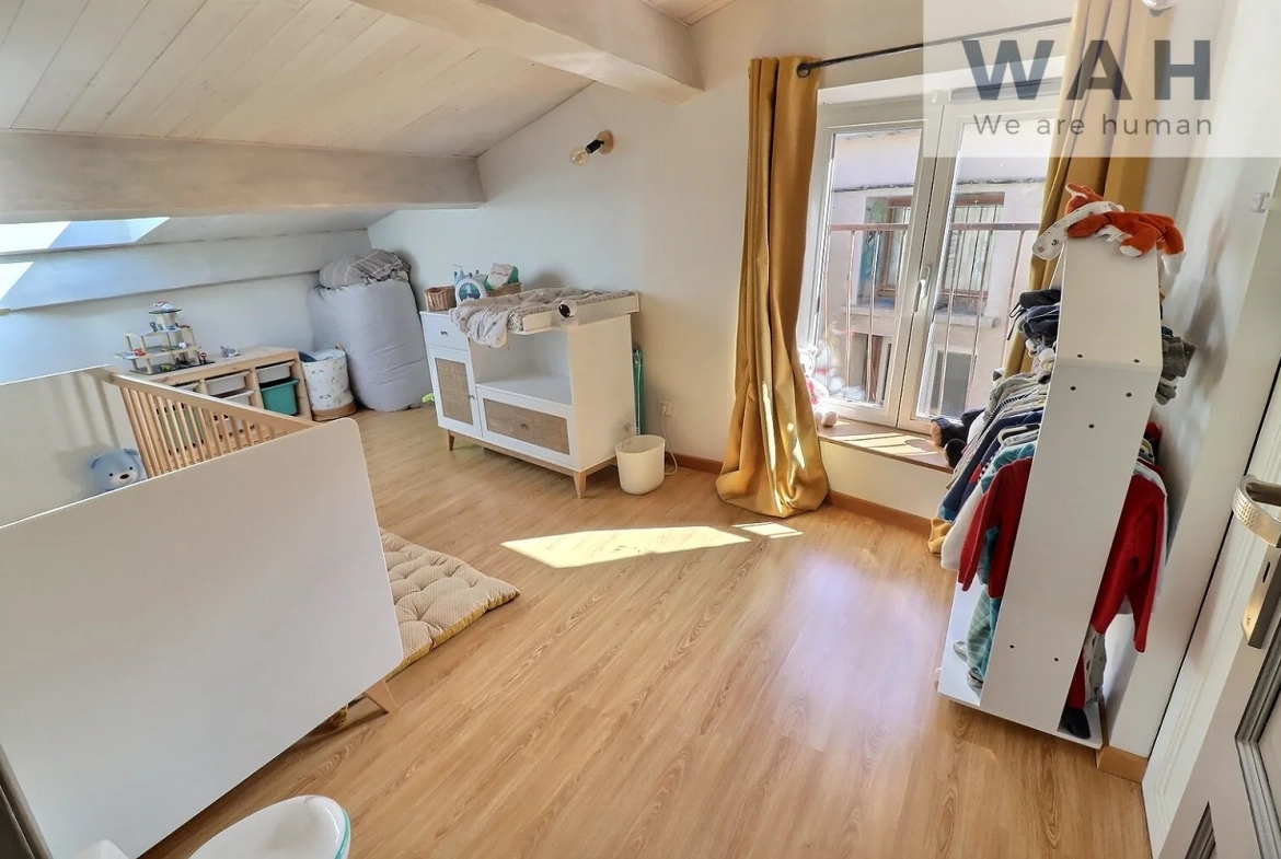 Vente maison de village de 140 m² avec studio, cour et garage à Cabrières 