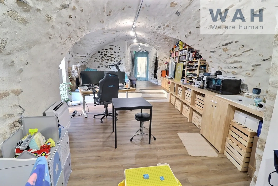 Vente maison de village de 140 m² avec studio, cour et garage à Cabrières 