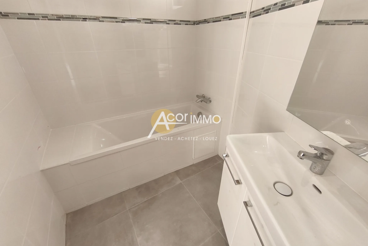 Bel appartement rénové de 68m² avec terrasse et parking à Toulon Ouest 