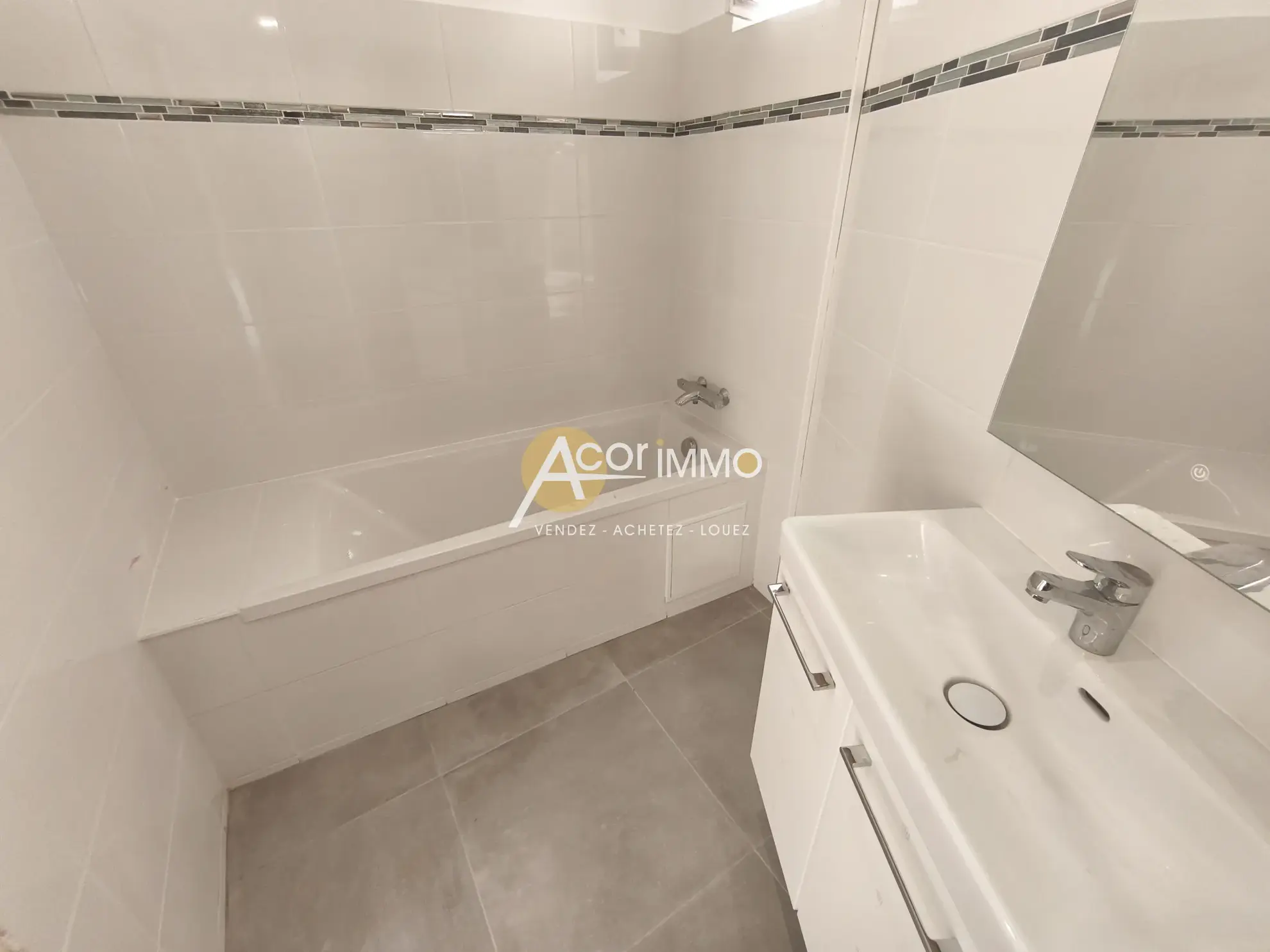 Bel appartement rénové de 68m² avec terrasse et parking à Toulon Ouest 
