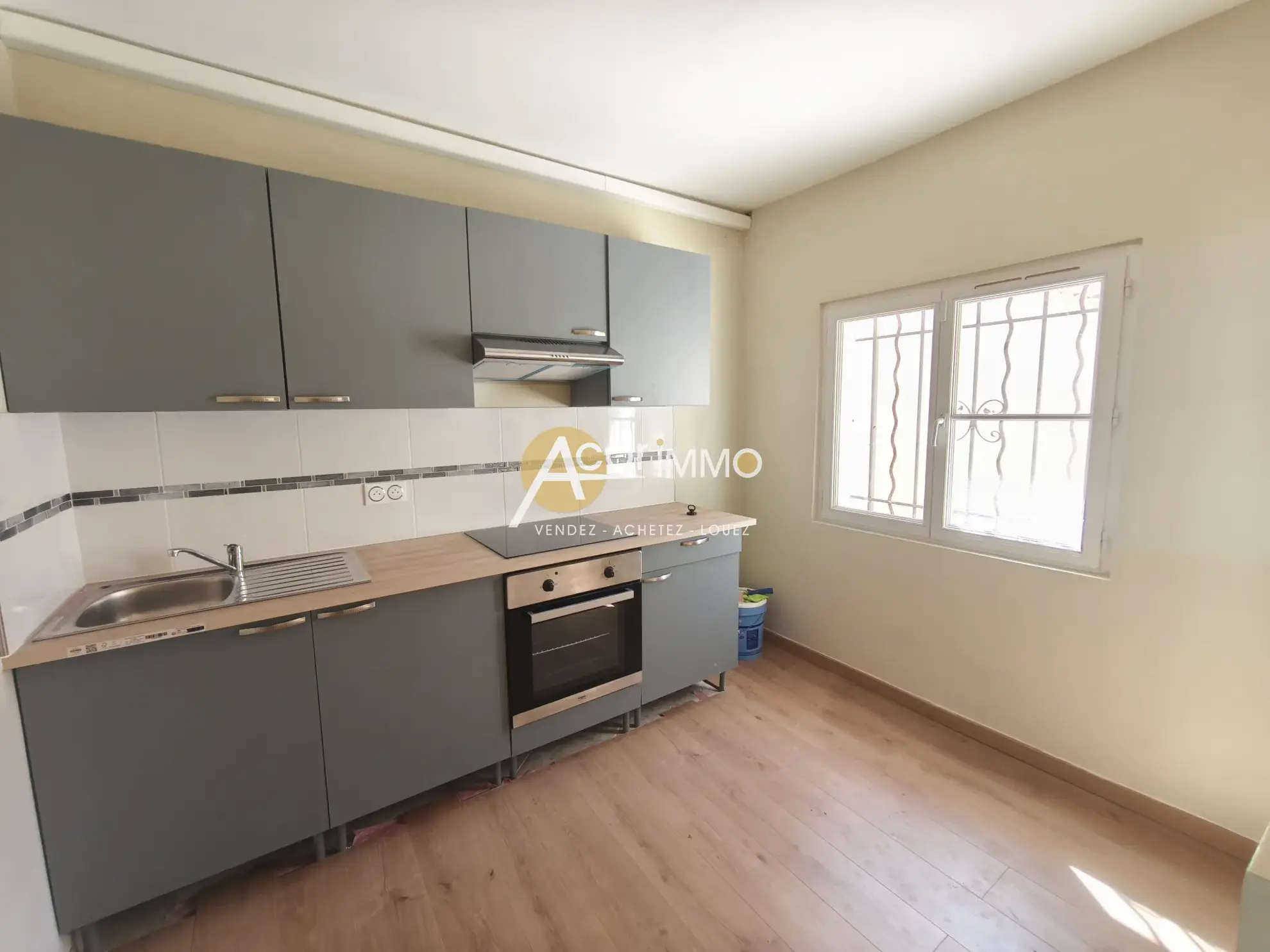 Bel appartement rénové de 68m² avec terrasse et parking à Toulon Ouest 