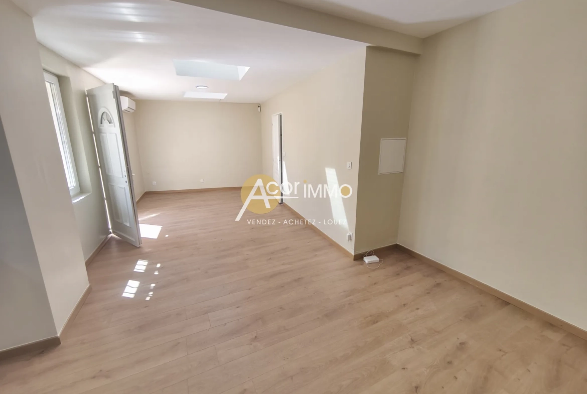Bel appartement rénové de 68m² avec terrasse et parking à Toulon Ouest 