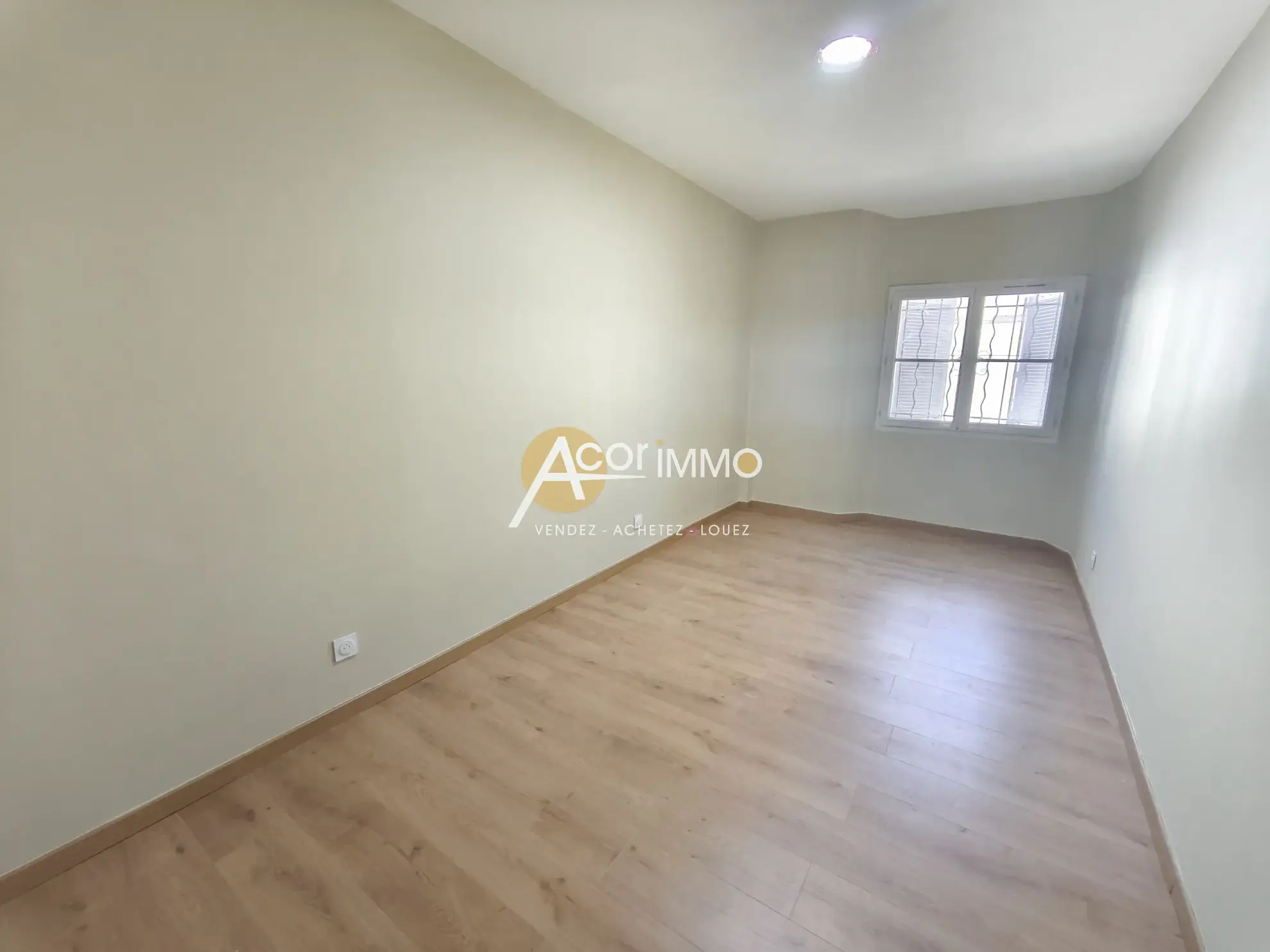 Bel appartement rénové de 68m² avec terrasse et parking à Toulon Ouest 