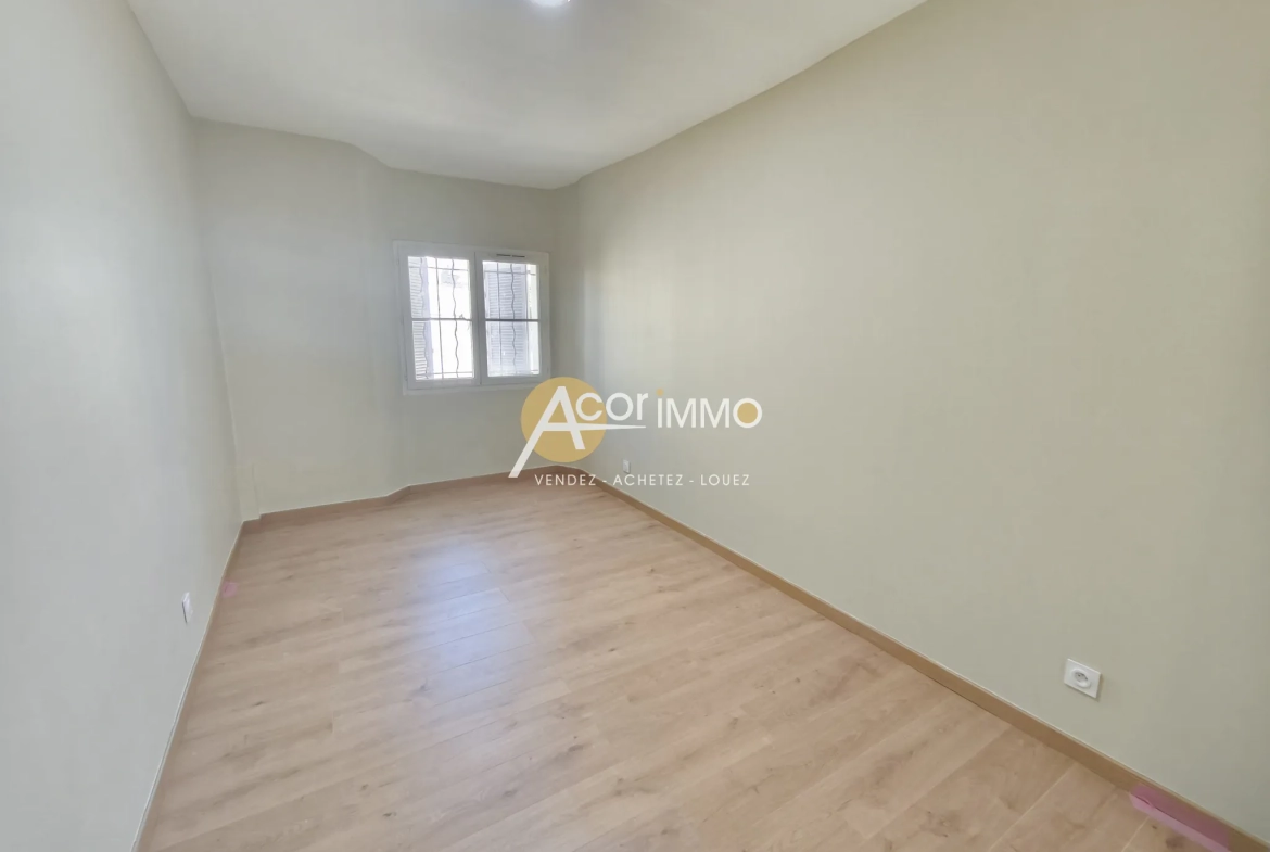 Bel appartement rénové de 68m² avec terrasse et parking à Toulon Ouest 