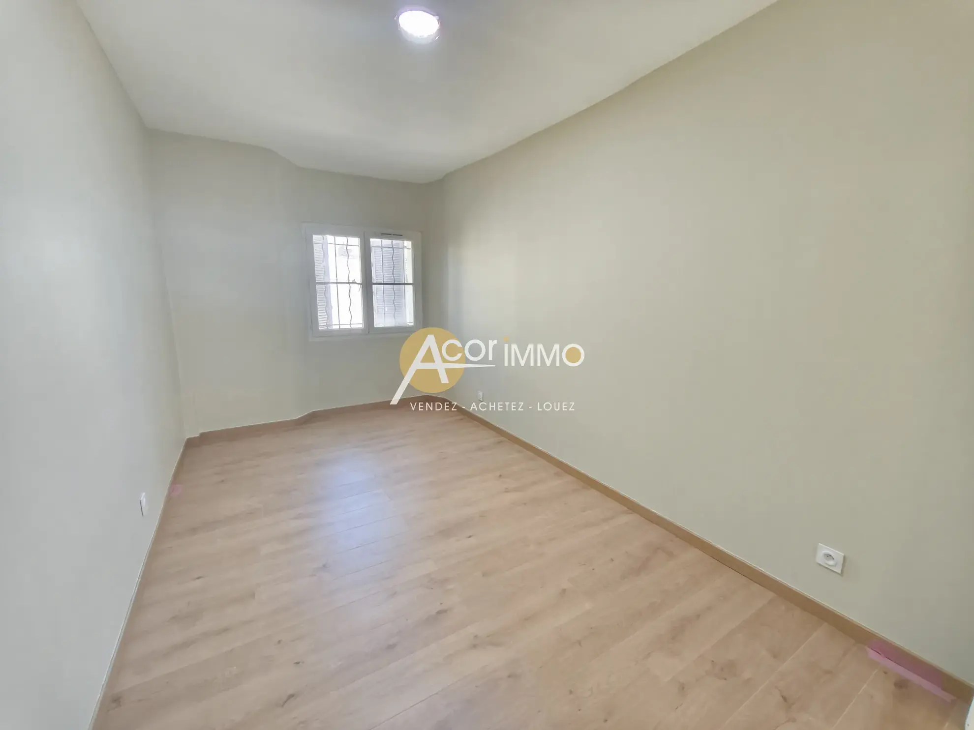 Bel appartement rénové de 68m² avec terrasse et parking à Toulon Ouest 