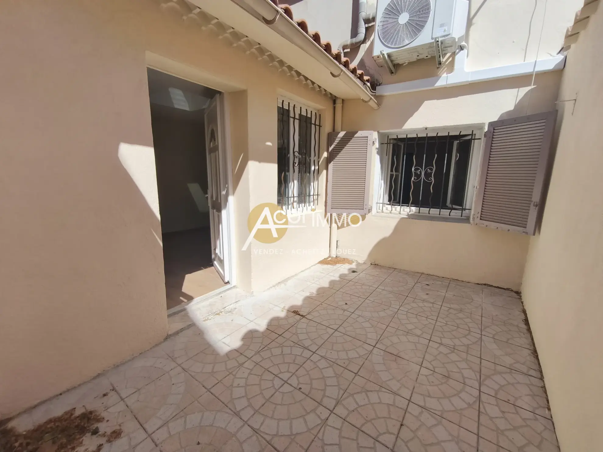 Bel appartement rénové de 68m² avec terrasse et parking à Toulon Ouest 