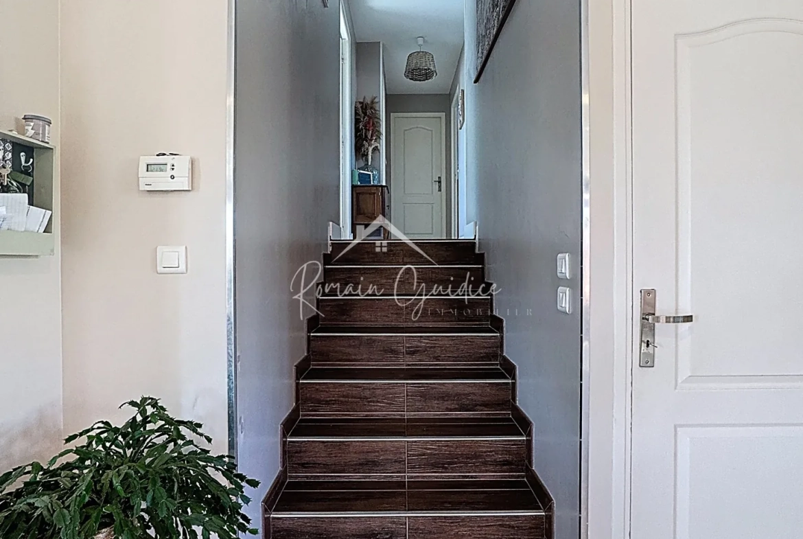 Maison familiale de type 7 avec piscine à Saint-Rome-de-Cernon - 137 m² 