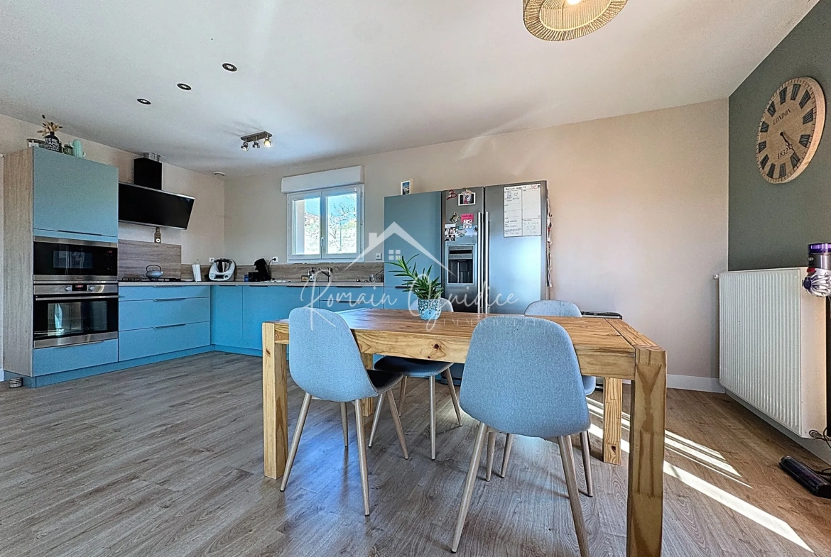 Maison familiale de type 7 avec piscine à Saint-Rome-de-Cernon - 137 m² 