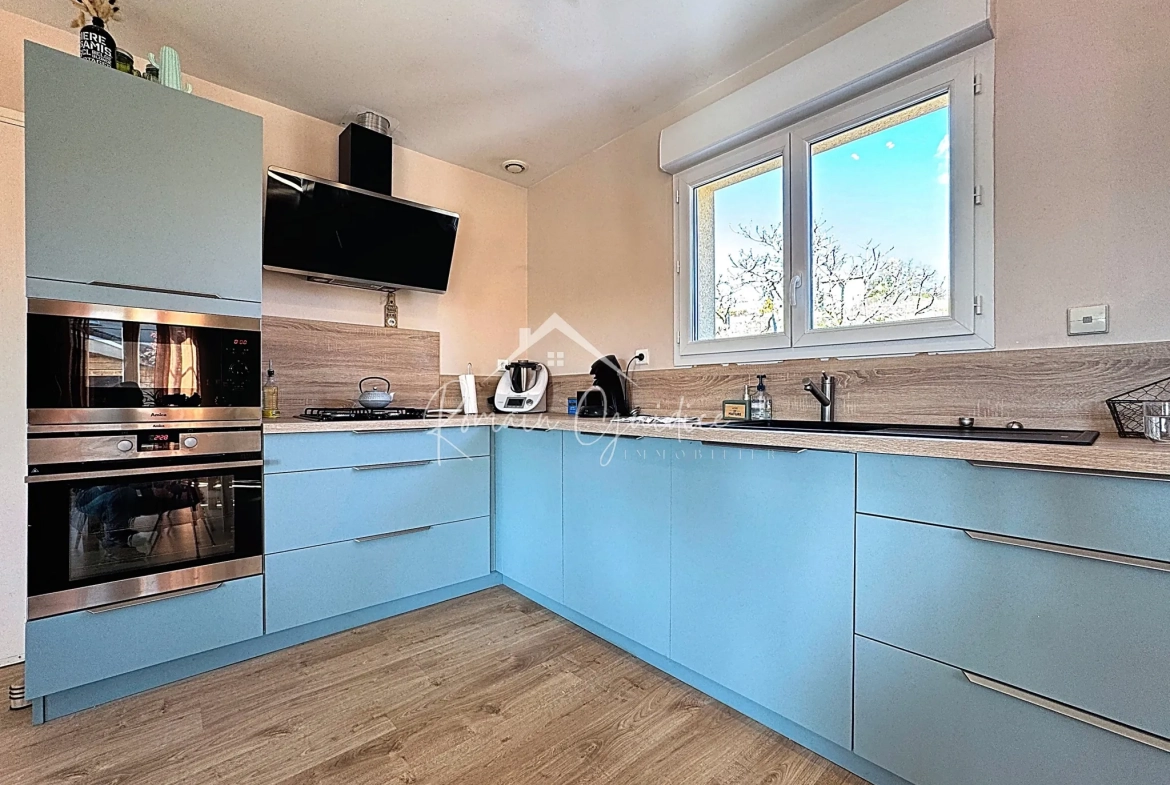 Maison familiale de type 7 avec piscine à Saint-Rome-de-Cernon - 137 m² 