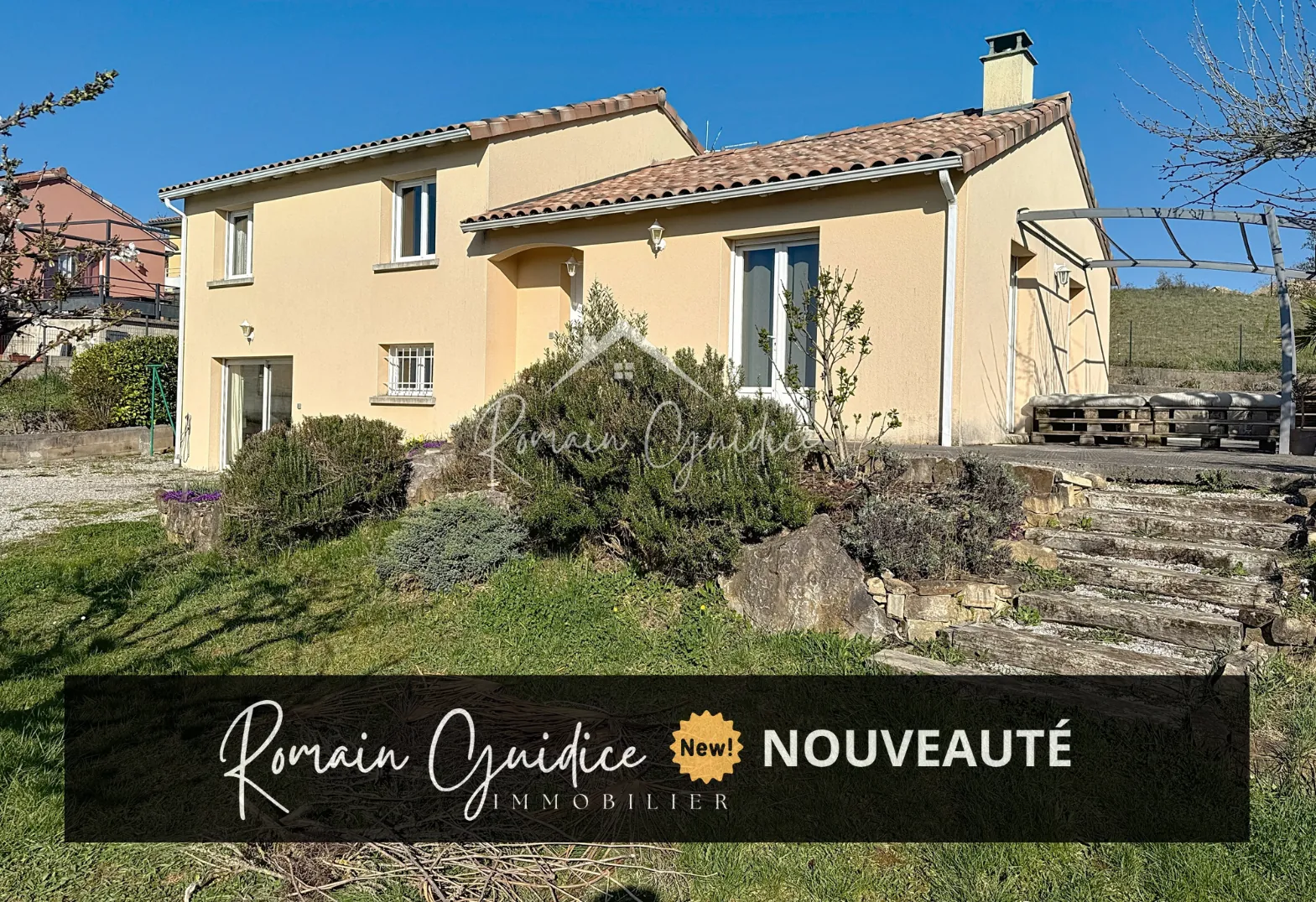 Maison familiale de type 7 avec piscine à Saint-Rome-de-Cernon - 137 m² 