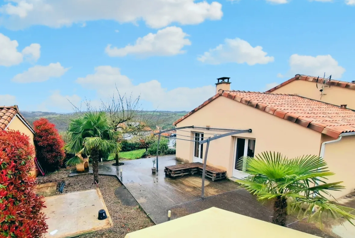 Maison familiale de type 7 avec piscine à Saint-Rome-de-Cernon - 137 m² 