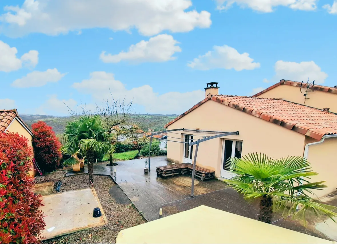 Maison familiale de type 7 avec piscine à Saint-Rome-de-Cernon - 137 m² 