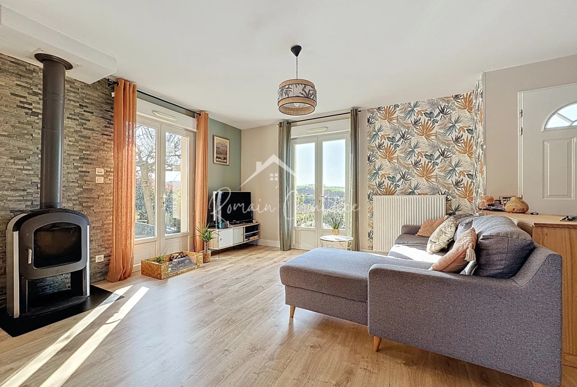 Maison familiale de type 7 avec piscine à Saint-Rome-de-Cernon - 137 m² 