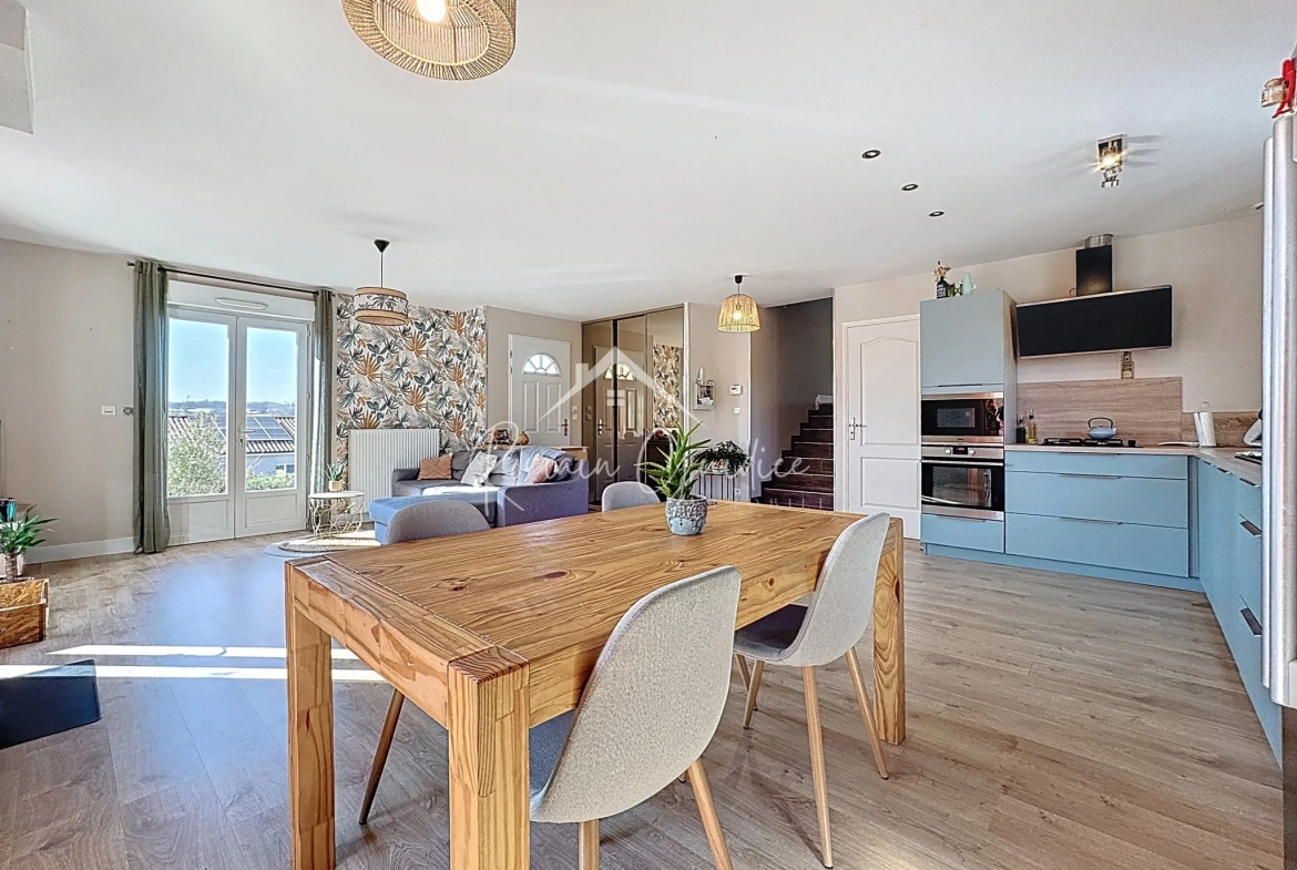 Maison familiale de type 7 avec piscine à Saint-Rome-de-Cernon - 137 m² 