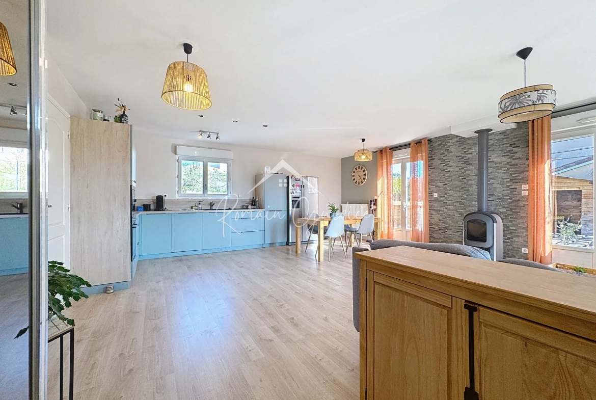Maison familiale de type 7 avec piscine à Saint-Rome-de-Cernon - 137 m² 