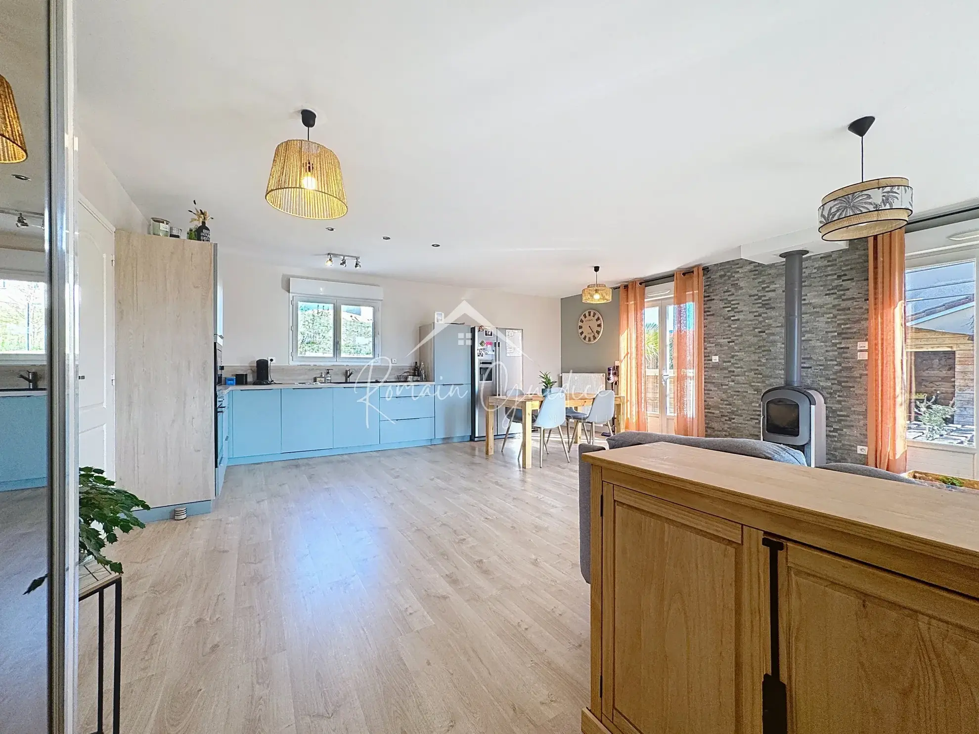 Maison familiale de type 7 avec piscine à Saint-Rome-de-Cernon - 137 m² 