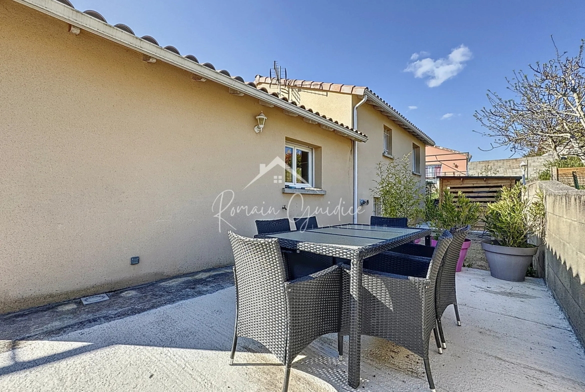Maison familiale de type 7 avec piscine à Saint-Rome-de-Cernon - 137 m² 