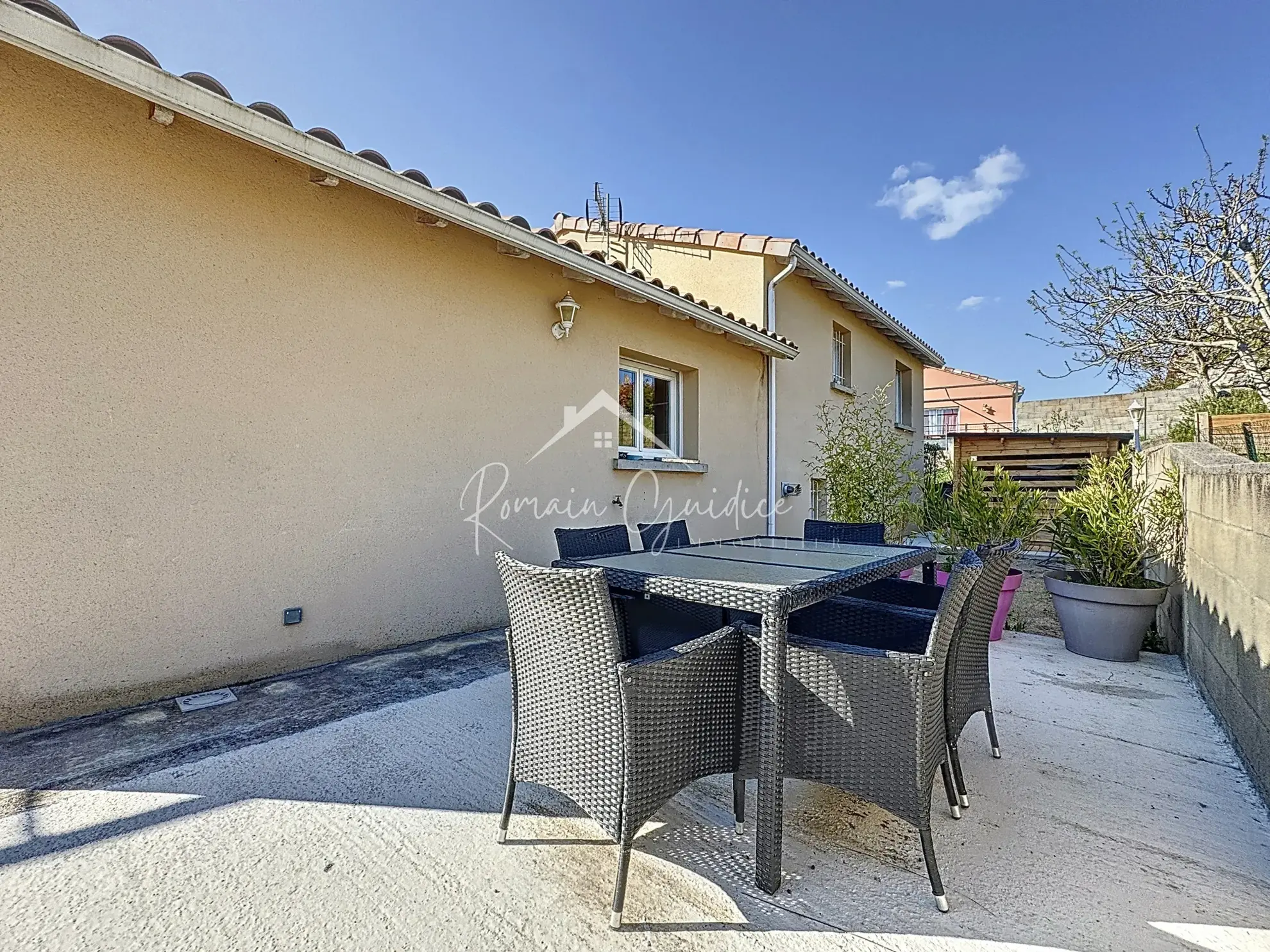 Maison familiale de type 7 avec piscine à Saint-Rome-de-Cernon - 137 m² 