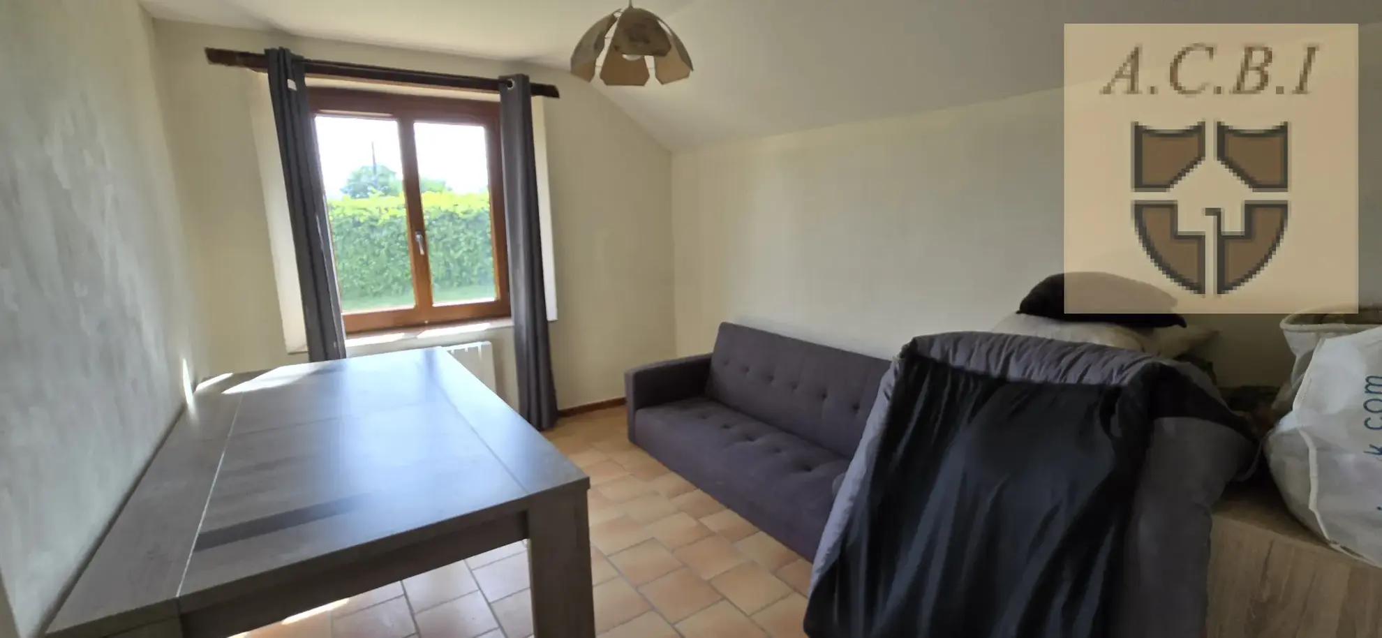 Charmante longère avec prairie, dépendance et jardin à vendre à Vendôme 