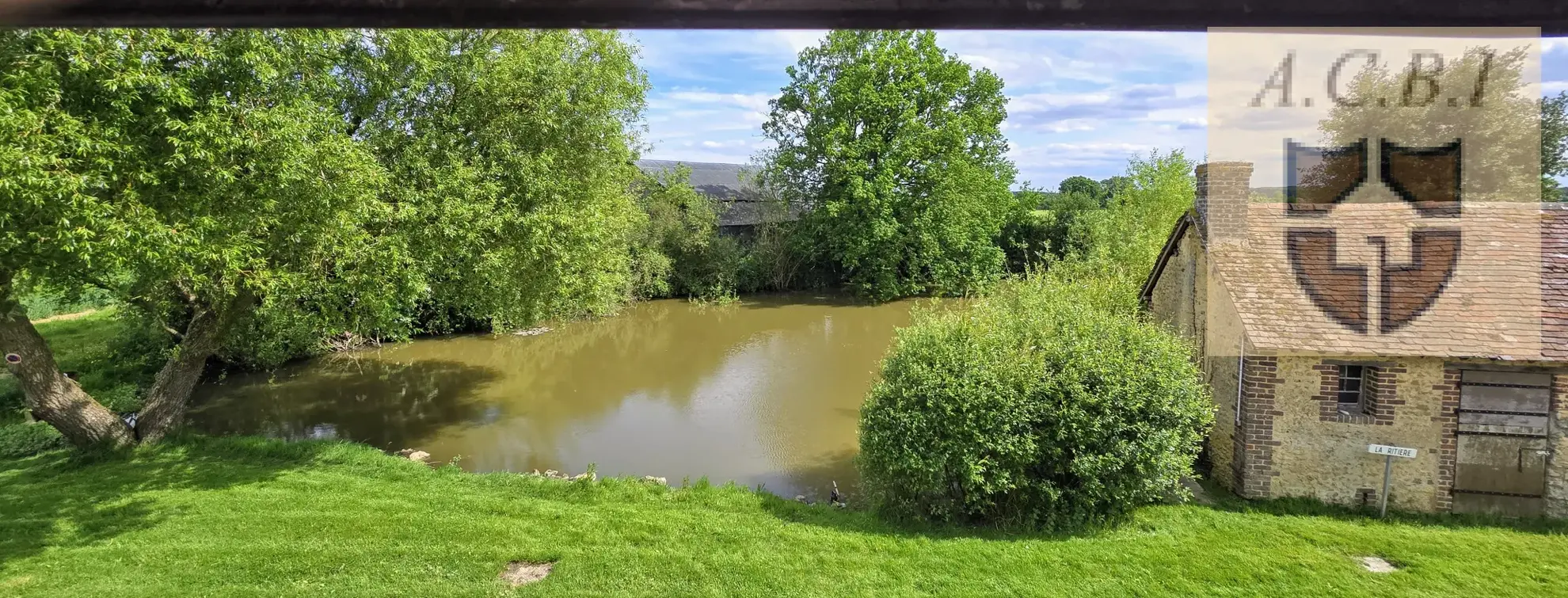 Charmante longère avec prairie, dépendance et jardin à vendre à Vendôme 