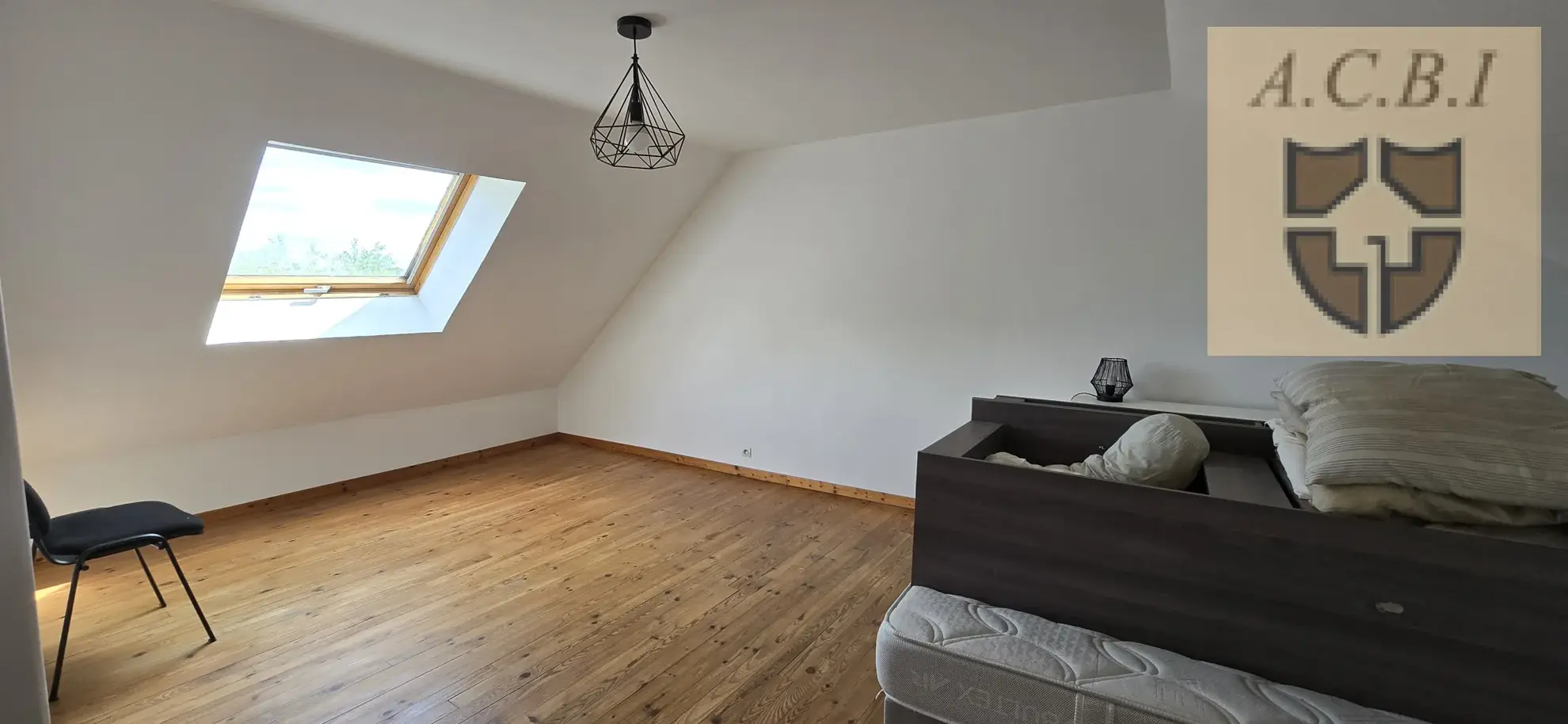 Charmante longère avec prairie, dépendance et jardin à vendre à Vendôme 