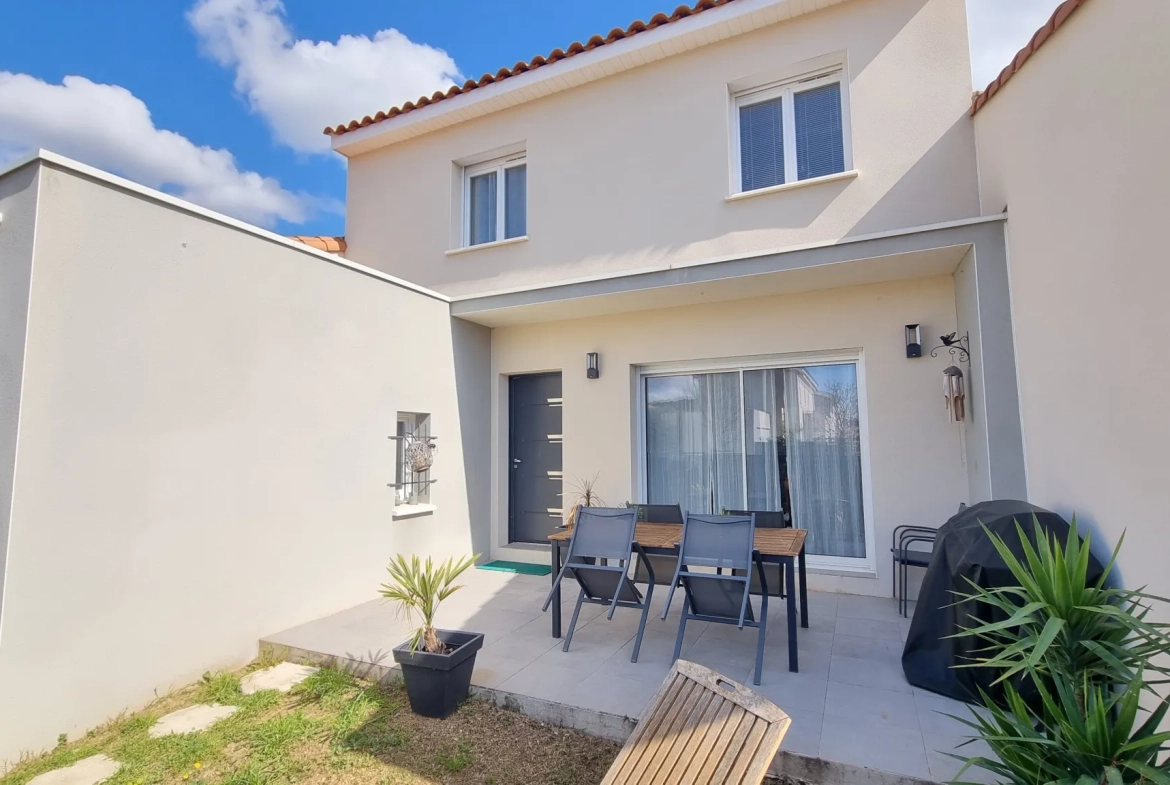 Villa 3 chambres à Sommieres, construction 2016, terrain 176 m², proche commodités 