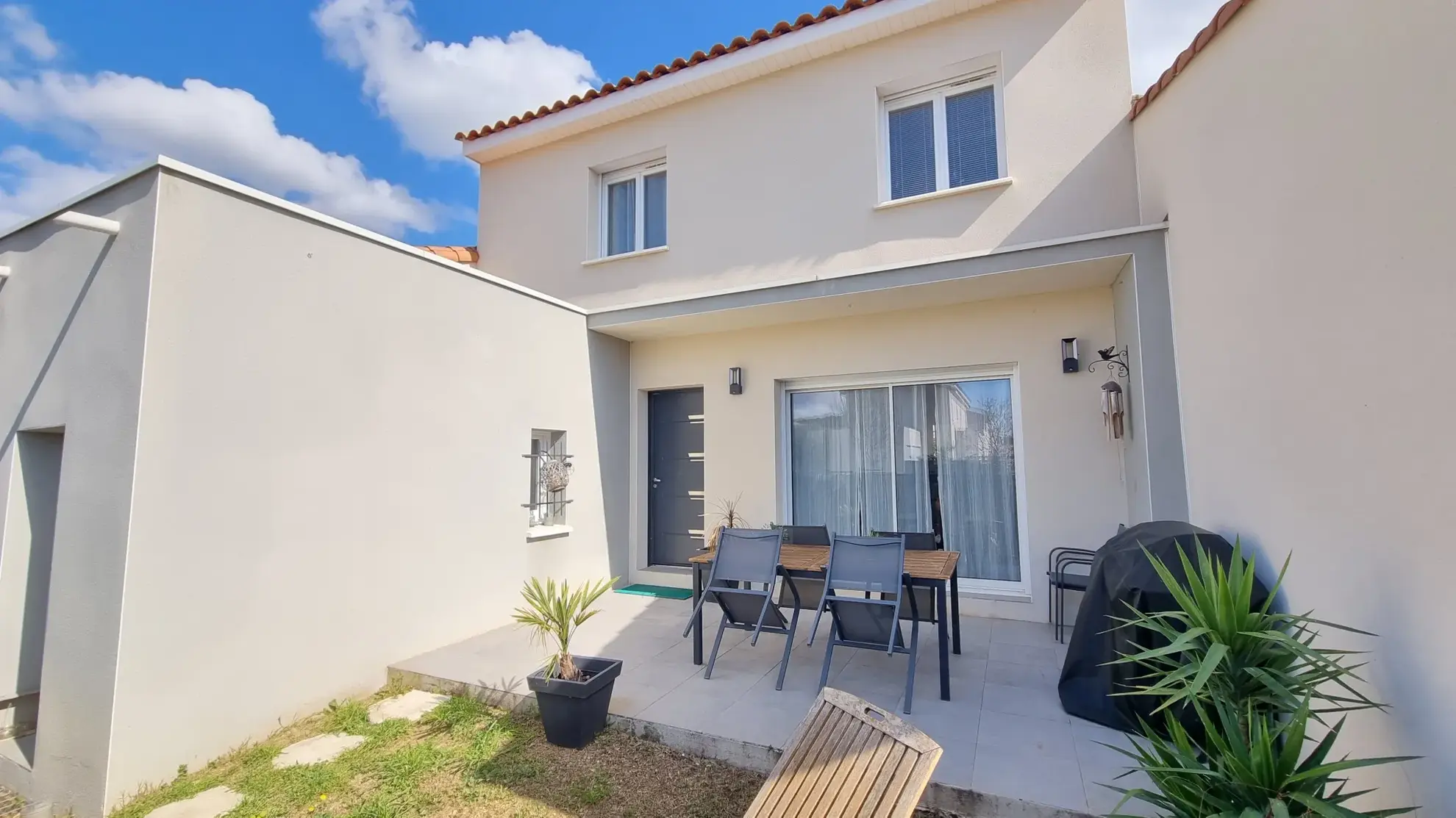 Villa 3 chambres à Sommieres, construction 2016, terrain 176 m², proche commodités 