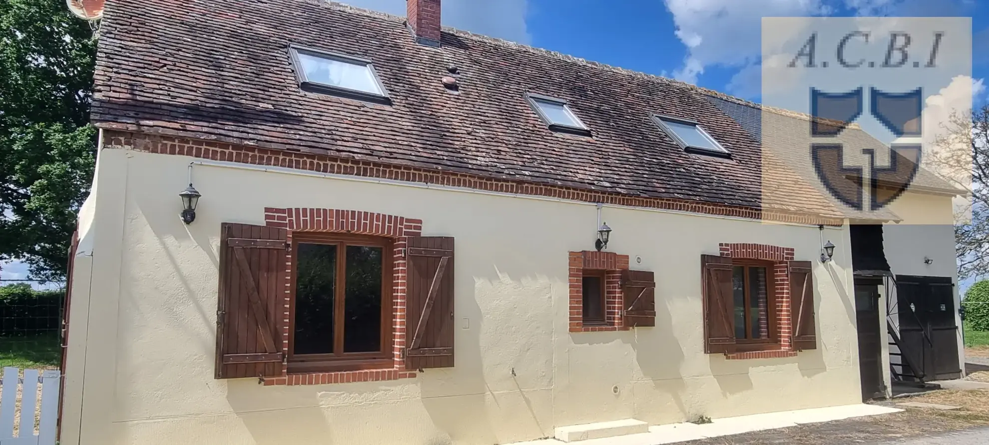Charmante longère avec prairie, dépendance et jardin à vendre à Vendôme 