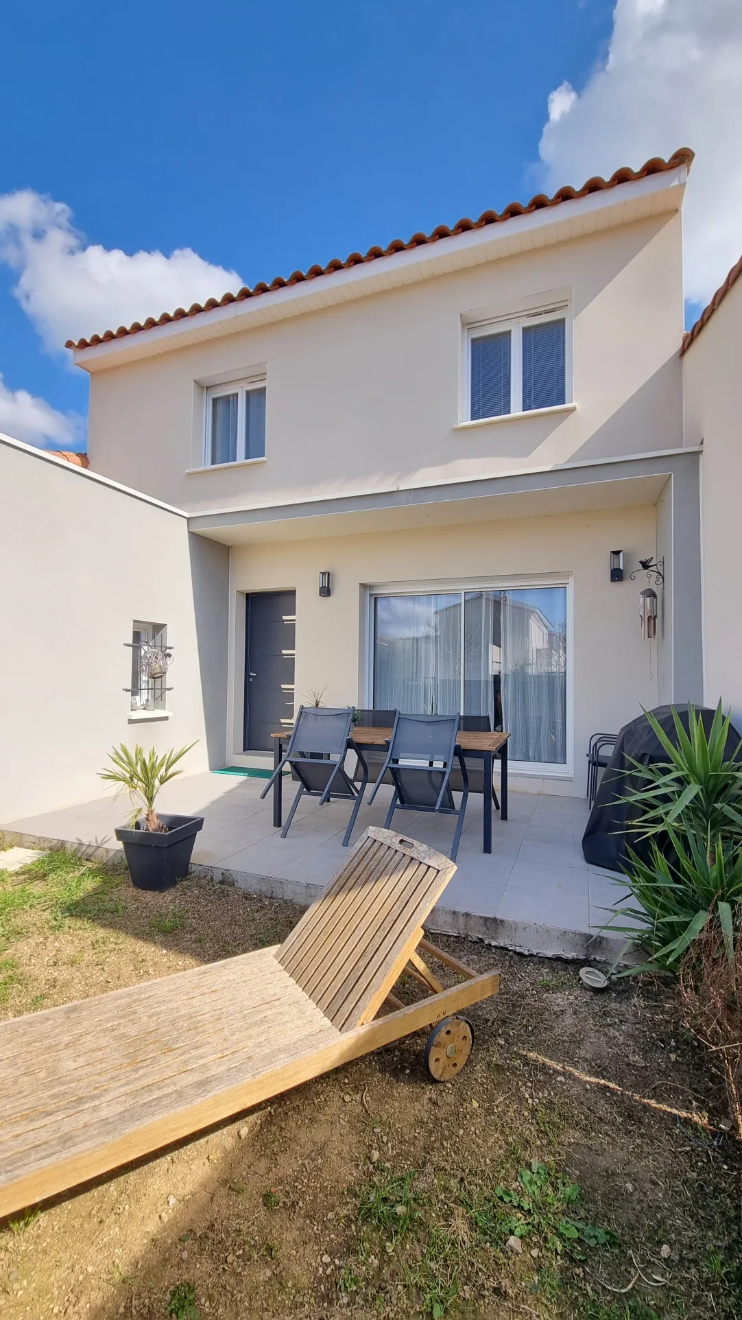 Villa 3 chambres à Sommieres, construction 2016, terrain 176 m², proche commodités 